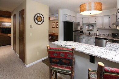 2560_kinnickinnick_unit_1_kitchen_2