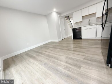 1805 Village Green Dr, Hyattsville, MD 20785 - photo 4