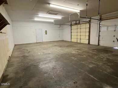 917 12th St NE, Jamestown, ND 58401 - photo 6