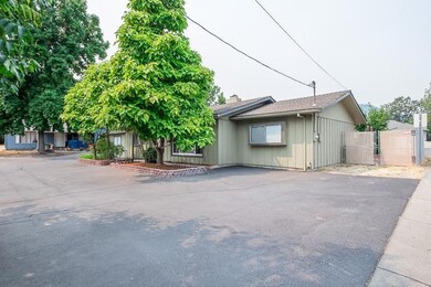 710 NW Morgan Ln, Grants Pass, OR 97526 - photo 3