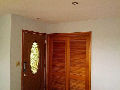 Entry/Foyer.