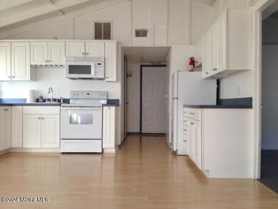 L - 1013 Waterview pre kitchen 2