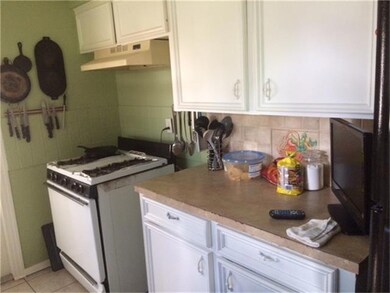 555 W Troy Rd, Houston, TX 77091 - photo 2