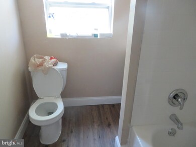 7 W Monroe St, Paulsboro, NJ 08066 - photo 4