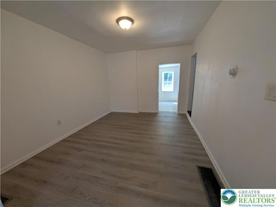 730 N Brick St, Allentown, PA 18102 - photo 4