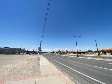 492 S Yarbrough Dr, El Paso, TX 79915 - photo 5