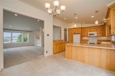 1132 N Baker Ave, East Wenatchee, WA 98802 - photo 2