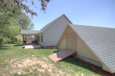 252 Golden Pond Dr, London, KY 40741 - photo 4