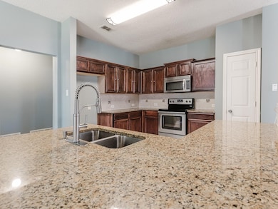 1524 Ballesteros Ct, Arlington, TX 76014 - photo 6