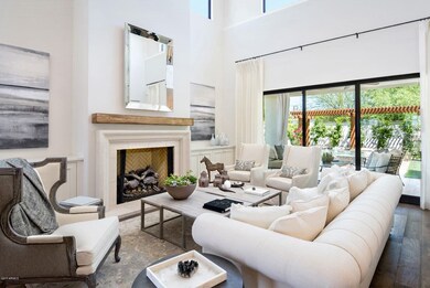 02 LIVING ROOM