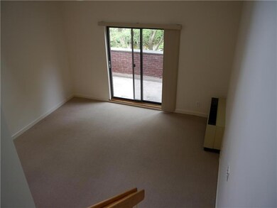 328 Pemberwick Rd unit 3, Greenwich, CT 06831 - photo 3