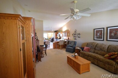 301 Cheyenne Dr, Wapakoneta, OH 45895 - photo 6