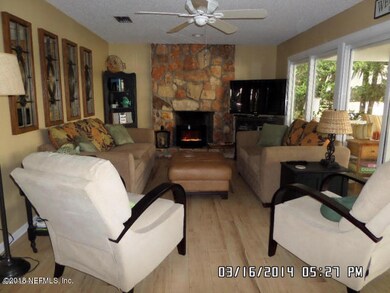 Lake Como Pt 119 - Family room