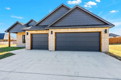 5867 Tadpole Dr, Elgin, OK 73538 - photo 3