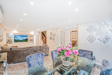 (5) DINING AREA