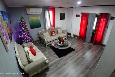 437 W Atlantic St, Shenandoah, PA 17976 - photo 4