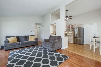 429 Bayview Ave, Naperville, IL 60565 - photo 3