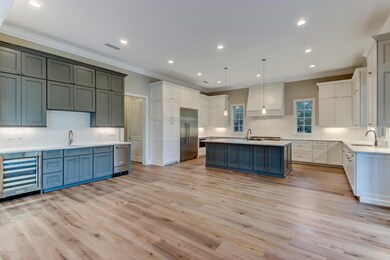 Open Kitchen & Wet Bar