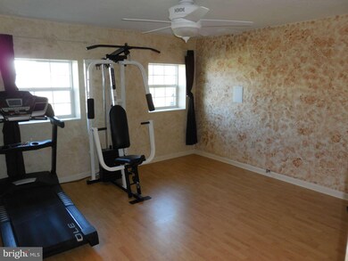 1446 Mallard Dr E, Chambersburg, PA 17202 - photo 4