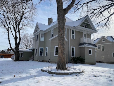 320 W 4th St, Cedar Falls, IA 50613 - photo 3