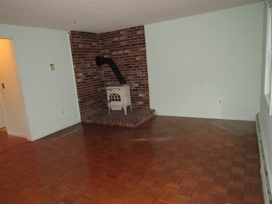 112 Hampstead Rd unit 2, Derry, NH 03038 - photo 7