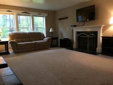 127 Butternut Dr, Schenectady, NY 12309 - photo 4