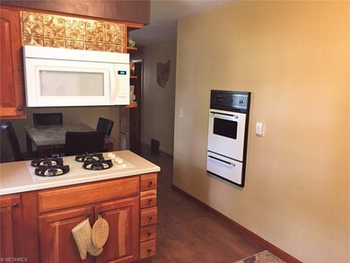 Gas wall oven