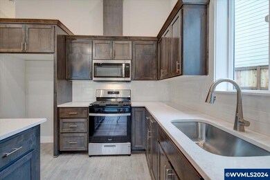 598 NE Fern Ave, Dallas, OR 97338 - photo 2