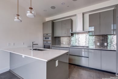 123 Lexington Ave unit 1408, San Antonio, TX 78205 - photo 3