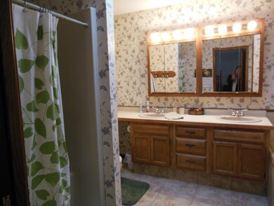 Master Bathroom<|><|>