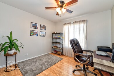 1827 Cambridge Dr, Carpentersville, IL 60110 - photo 5