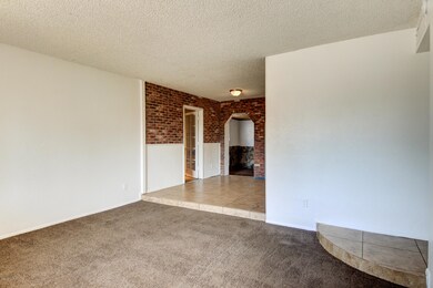 2920 N 87th Ln-6