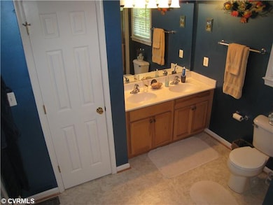 Master Bath - Beautifully decorated, nice colors, 
