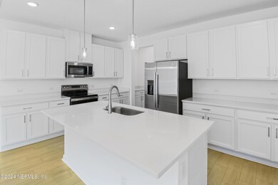 6014 Crossroads Station Dr, Jacksonville, FL 32205 - photo 3