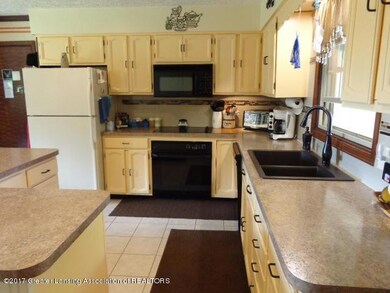 6403 E Millsborough Cir, Lansing, MI 48917 - photo 6