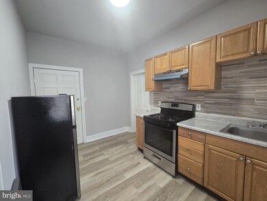 5526 N Mascher St unit 2ND FL REAR, Philadelphia, PA 19120 - photo 3