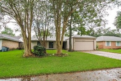 16802 Hibiscus Ln, Friendswood, TX 77546 - photo 2