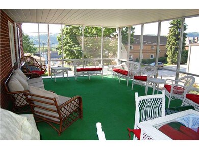 Sunroom. Screened Porch