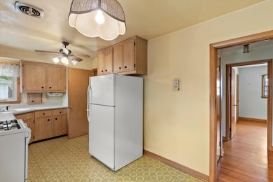 Eat-in kitchen