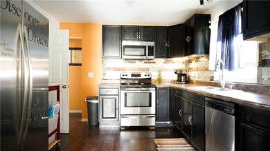 1242 E 36th St, Des Moines, IA 50317 - photo 4