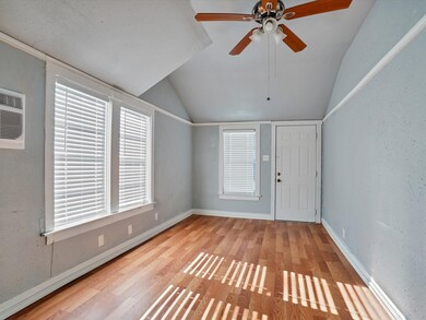 864 Ringold St, Houston, TX 77088 - photo 4