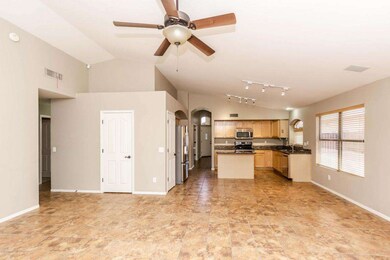 4627_E_Weaver_Rd_AZ-14