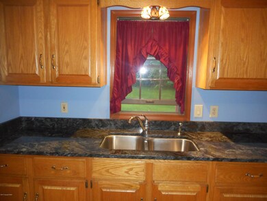 225 Howell Ln, Stroudsburg, PA 18360 - photo 4