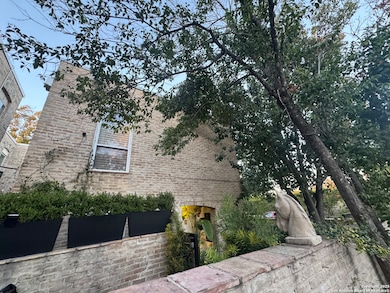 166 N New Braunfels Ave unit D, San Antonio, TX 78202 - photo 2