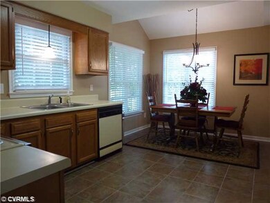 Kitchen - Large kitchen with  lots of workspace, v