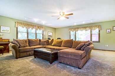 47 Wampanoag Dr, Franklin, MA 02038 - photo 3