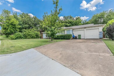 216 Bedford Ct E, Bedford, TX 76022 - photo 3