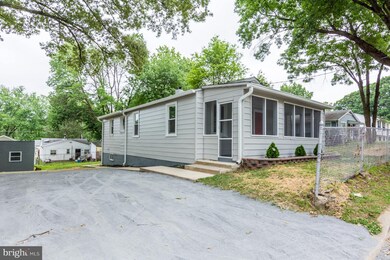 809 Elfin Ave, Capitol Heights, MD 20743 - photo 2