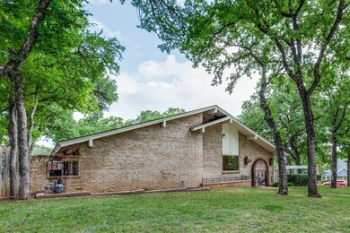 656 Springhill Dr, Hurst, TX 76054 - photo 2