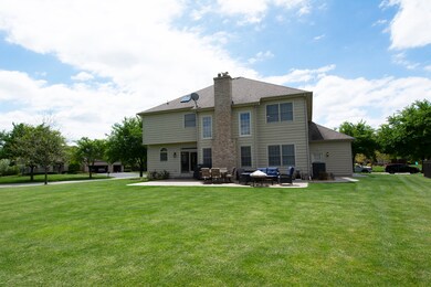 681 Clover Dr, Algonquin, IL 60102 - photo 2